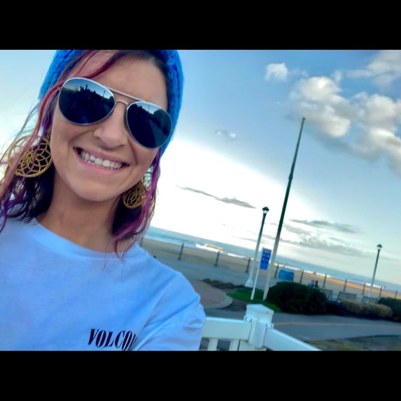 Meet your Posher, Nicole - Picture 5 of 6